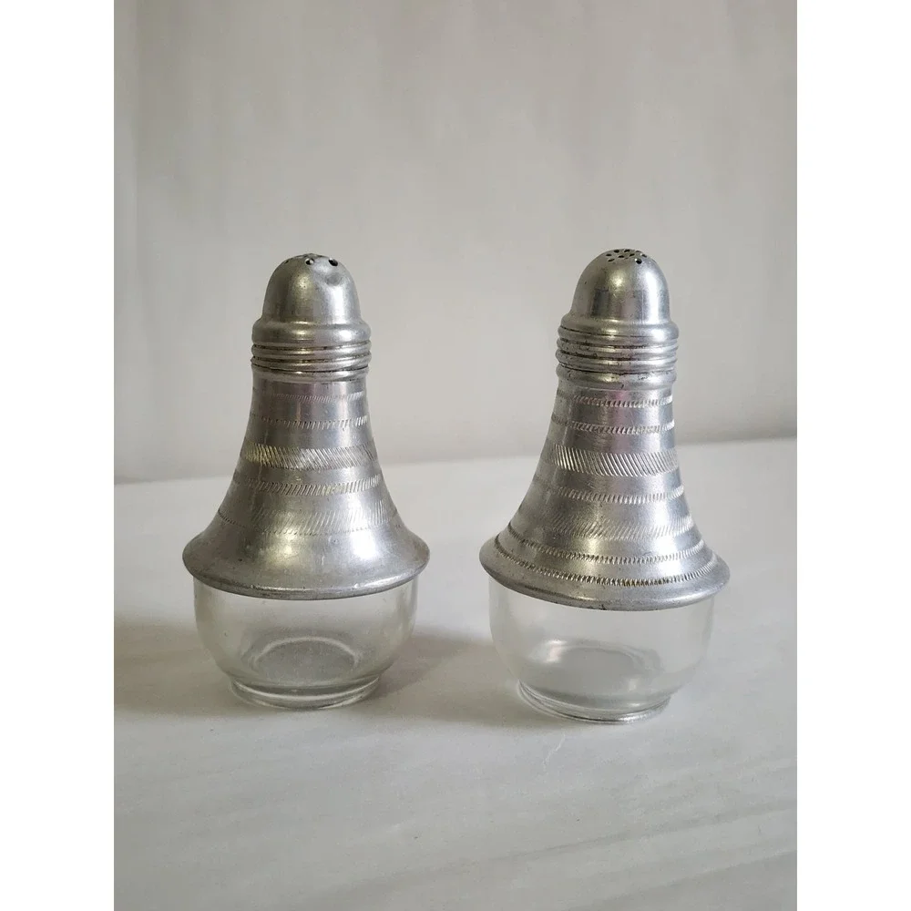 vintage 1950s–1960s Mid-Century Modern atomic light bulb salt and pepper shakers
